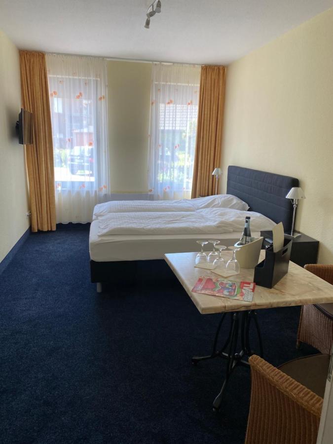 Nordseehotel Benser Hof Am Hafen Бензерзил Екстериор снимка