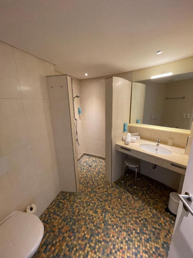 Nordseehotel Benser Hof Am Hafen Бензерзил Екстериор снимка