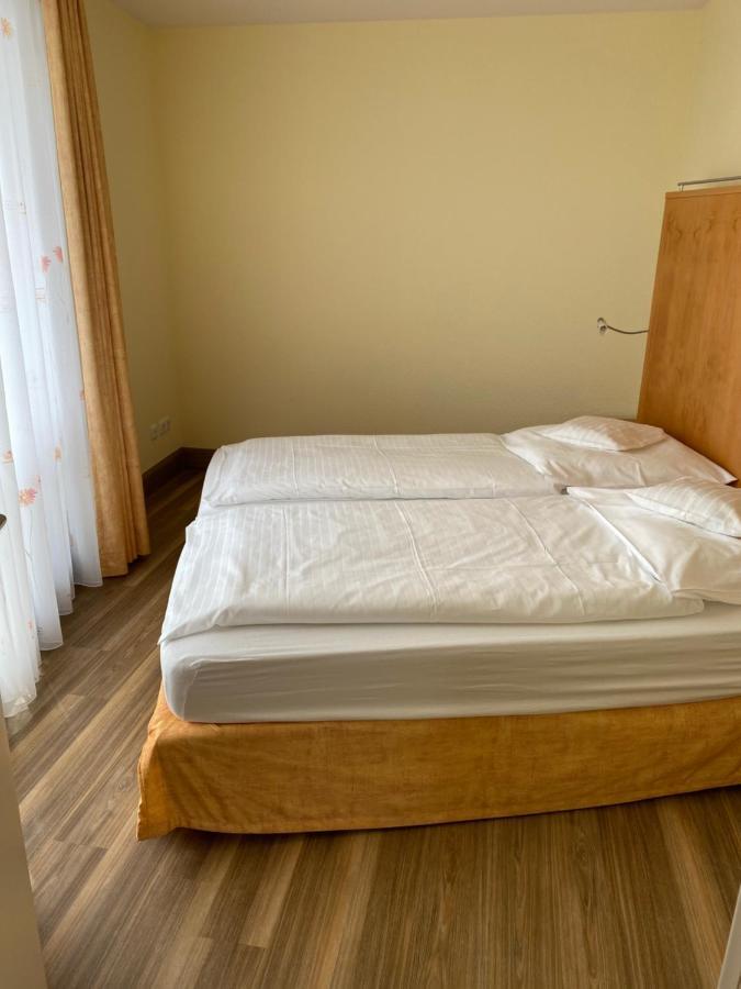 Nordseehotel Benser Hof Am Hafen Бензерзил Екстериор снимка