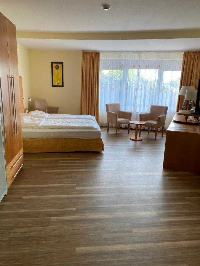 Nordseehotel Benser Hof Am Hafen Бензерзил Екстериор снимка