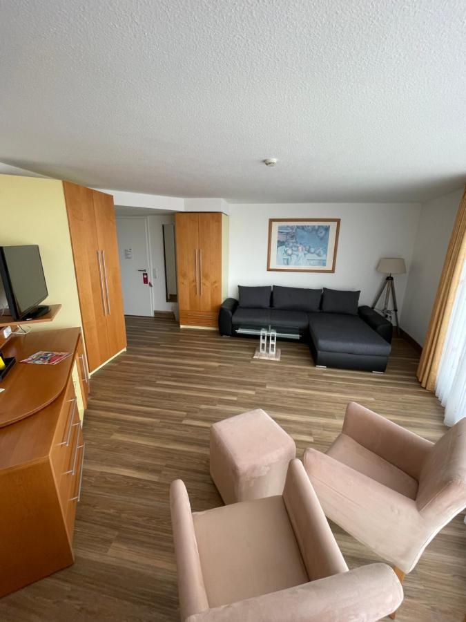 Nordseehotel Benser Hof Am Hafen Бензерзил Екстериор снимка