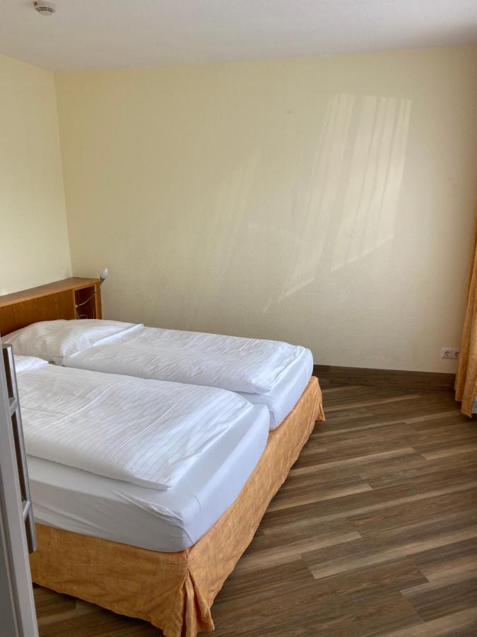 Nordseehotel Benser Hof Am Hafen Бензерзил Екстериор снимка