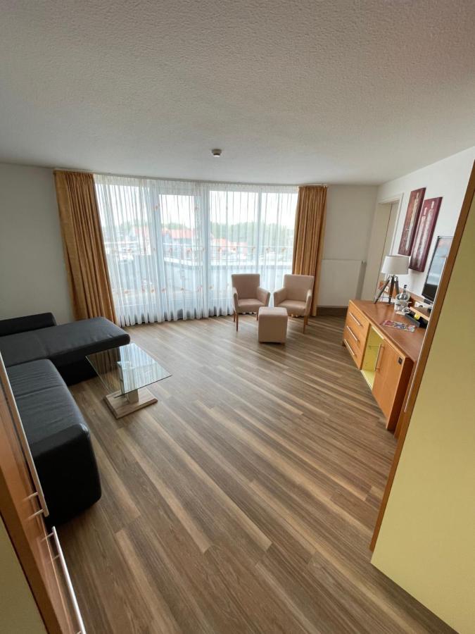 Nordseehotel Benser Hof Am Hafen Бензерзил Екстериор снимка