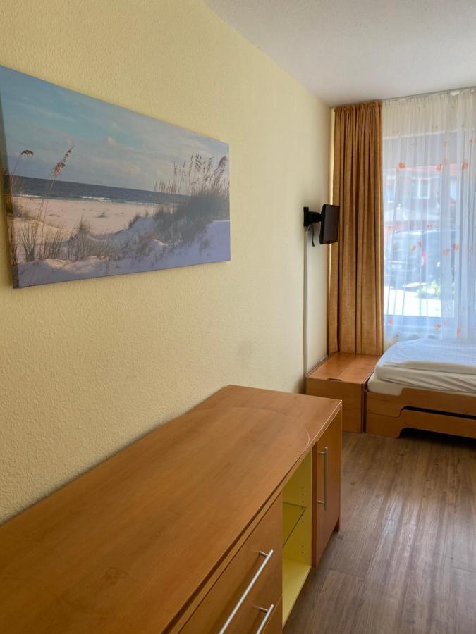 Nordseehotel Benser Hof Am Hafen Бензерзил Екстериор снимка
