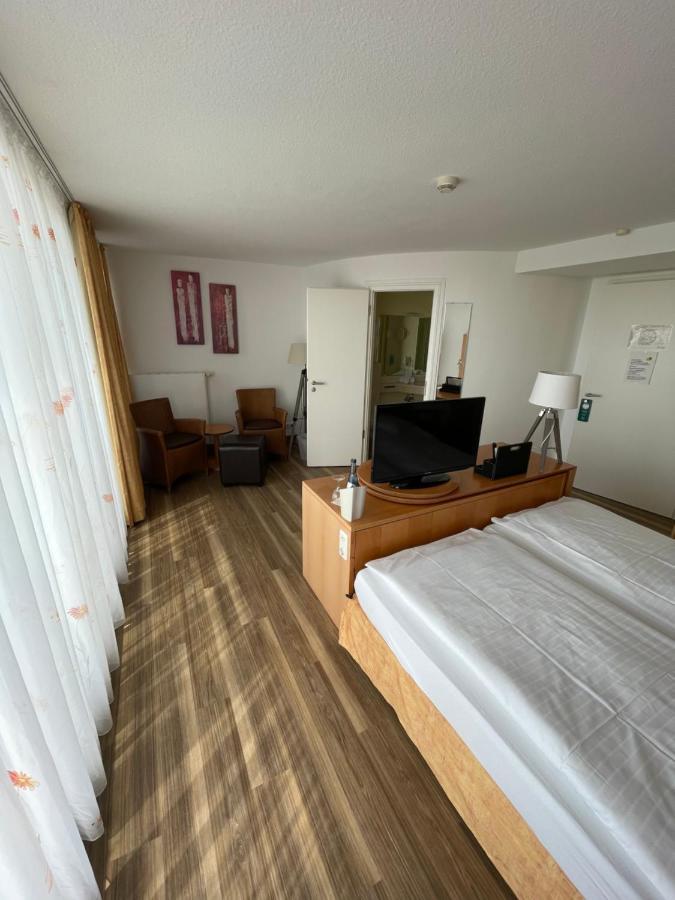 Nordseehotel Benser Hof Am Hafen Бензерзил Екстериор снимка