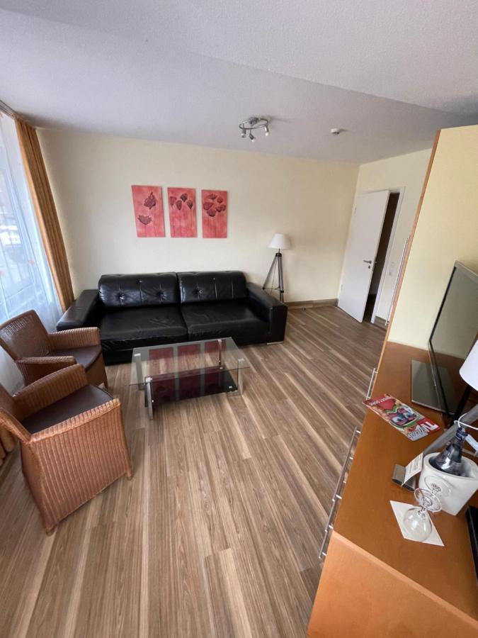 Nordseehotel Benser Hof Am Hafen Бензерзил Екстериор снимка