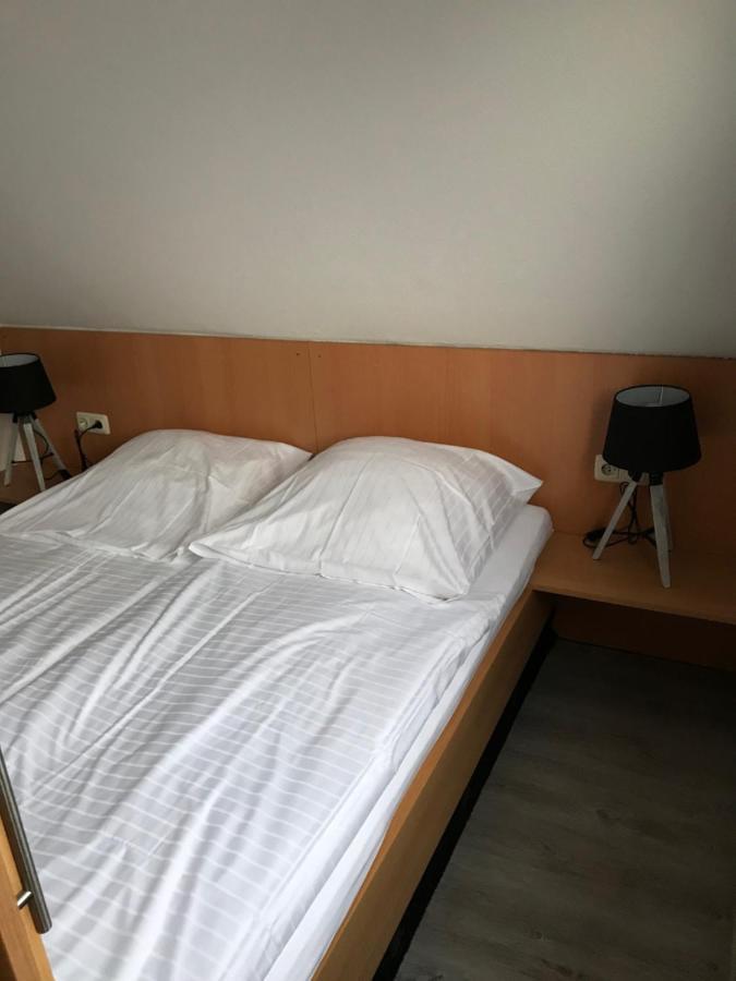 Nordseehotel Benser Hof Am Hafen Бензерзил Екстериор снимка