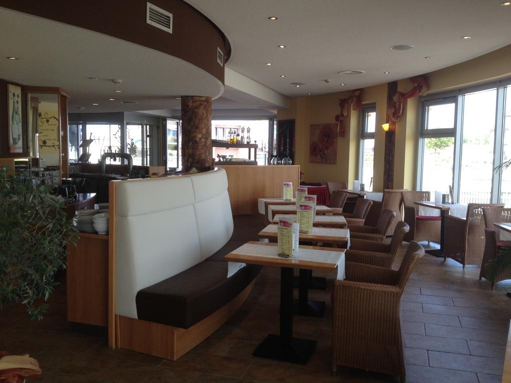 Nordseehotel Benser Hof Am Hafen Бензерзил Екстериор снимка