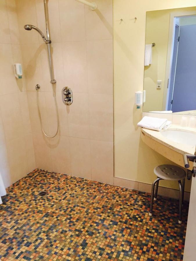 Nordseehotel Benser Hof Am Hafen Бензерзил Екстериор снимка