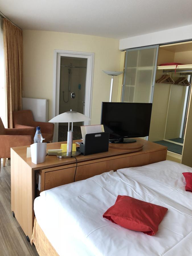 Nordseehotel Benser Hof Am Hafen Бензерзил Екстериор снимка