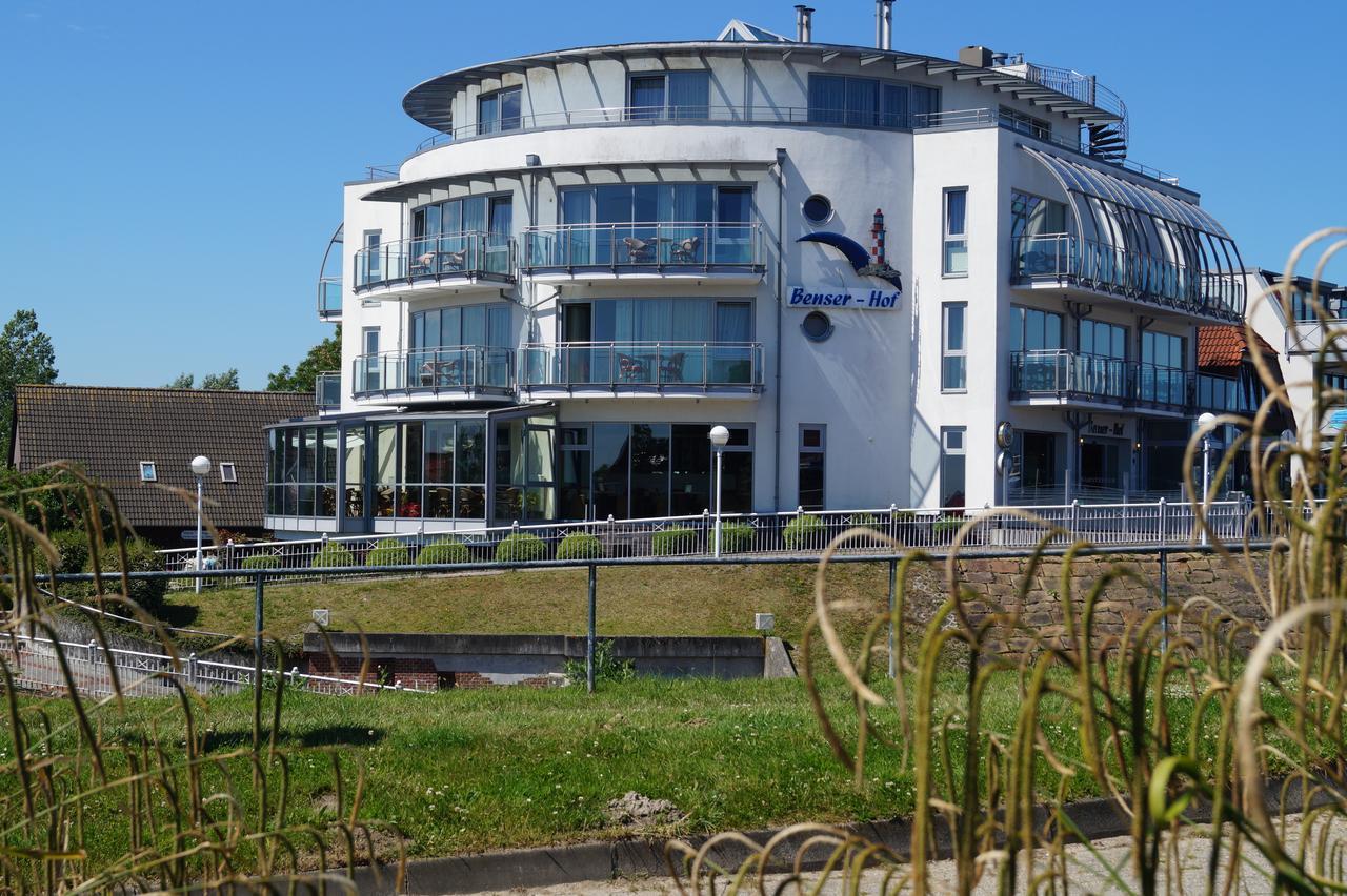Nordseehotel Benser Hof Am Hafen Бензерзил Екстериор снимка