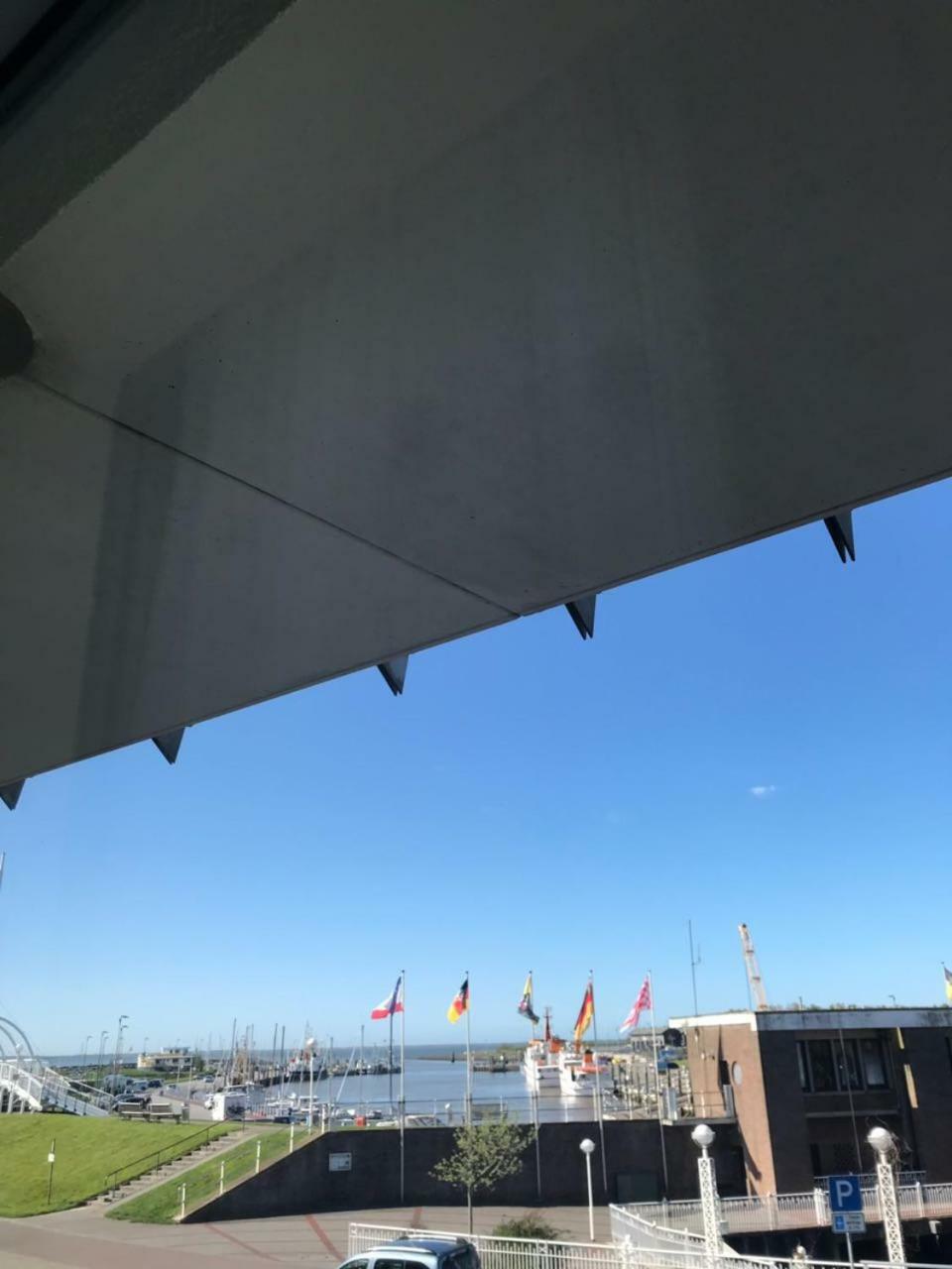 Nordseehotel Benser Hof Am Hafen Бензерзил Екстериор снимка