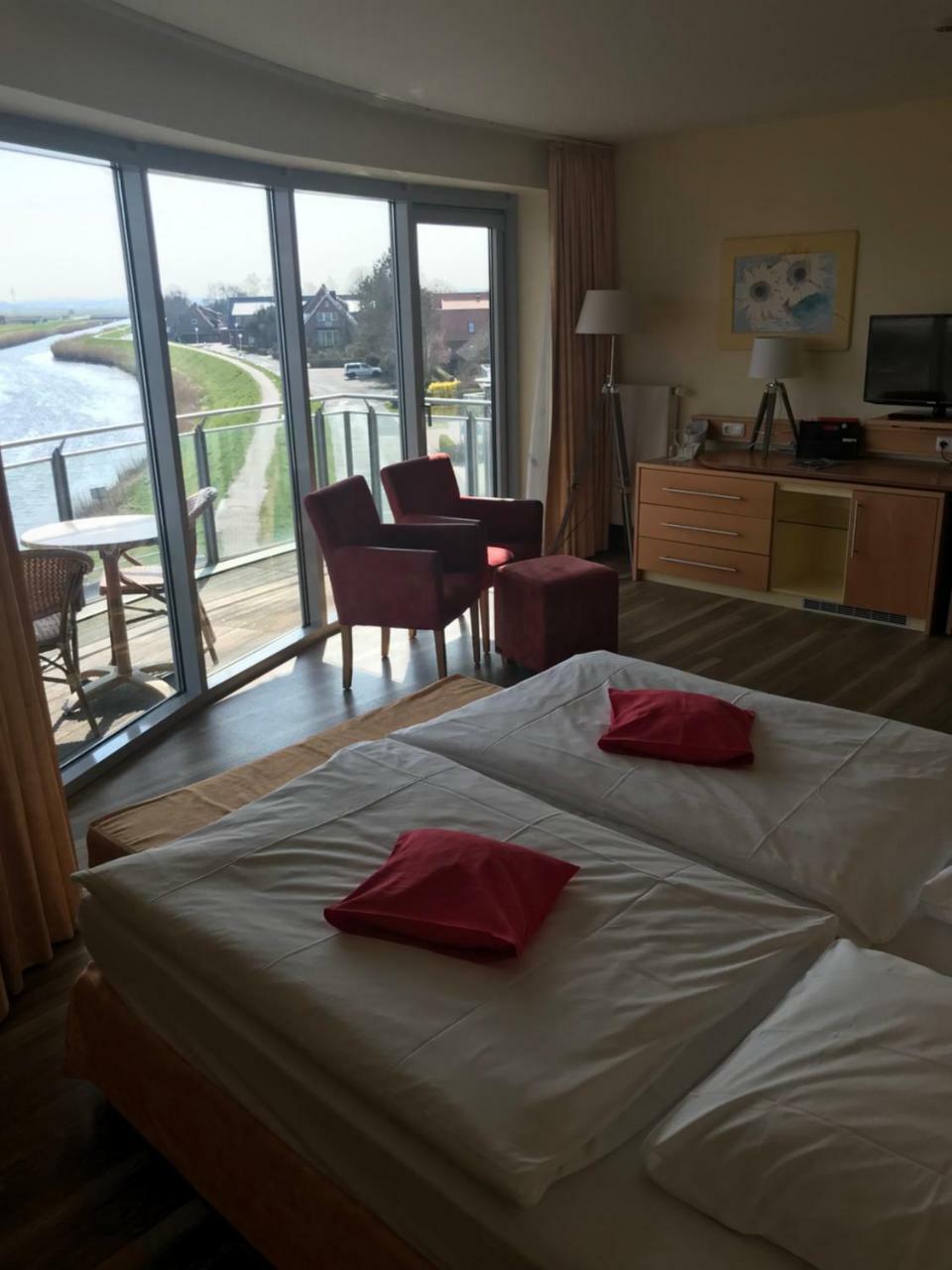 Nordseehotel Benser Hof Am Hafen Бензерзил Екстериор снимка