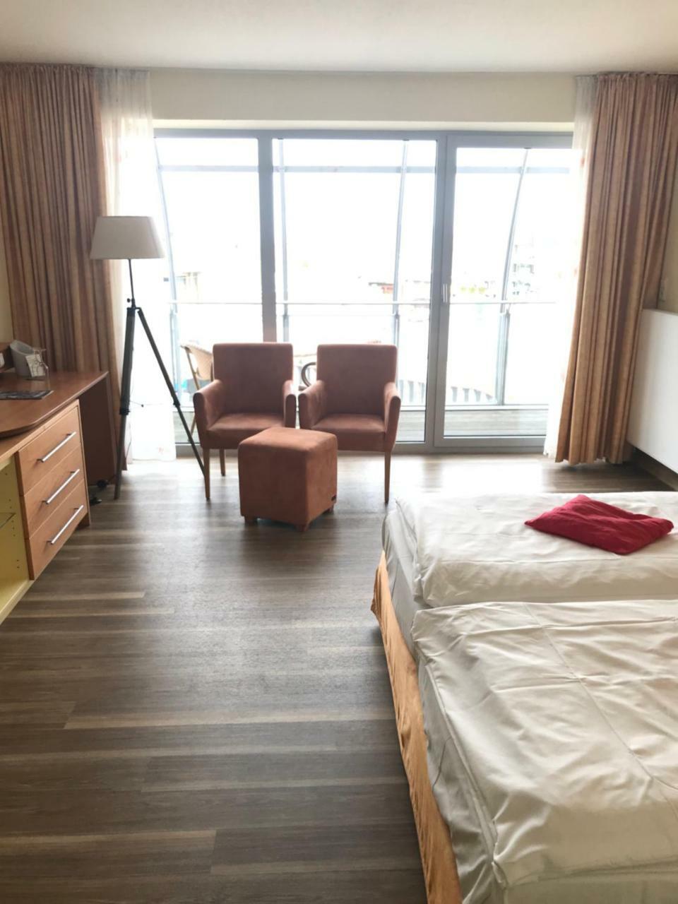 Nordseehotel Benser Hof Am Hafen Бензерзил Екстериор снимка