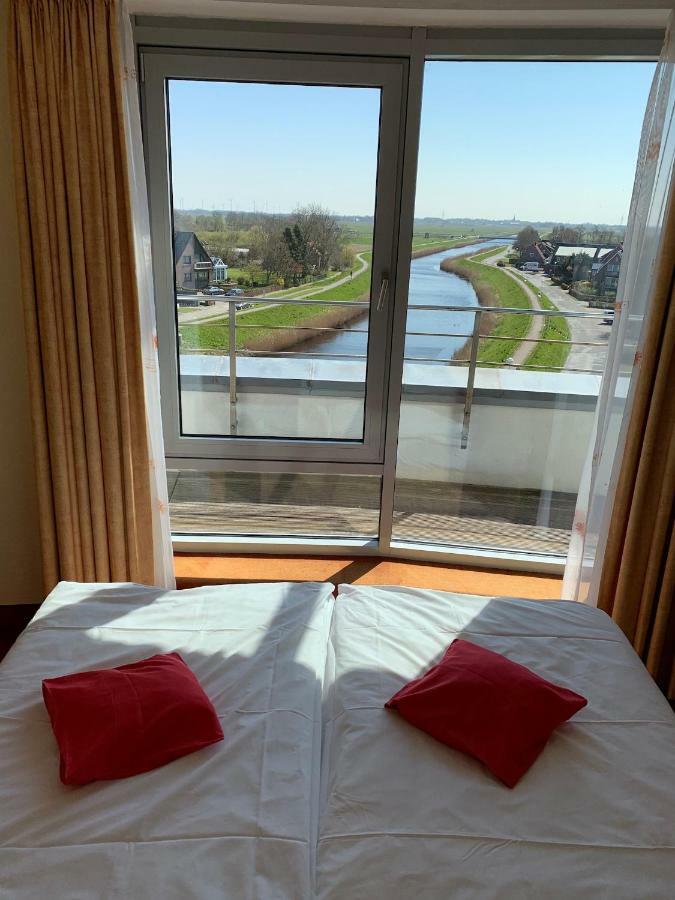 Nordseehotel Benser Hof Am Hafen Бензерзил Екстериор снимка