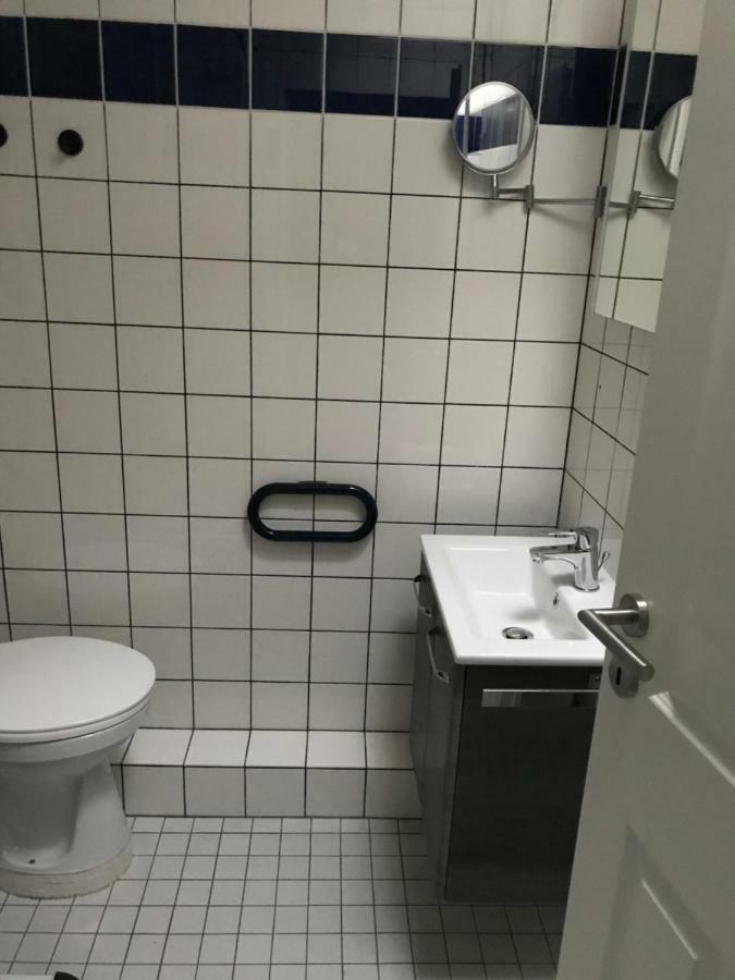 Nordseehotel Benser Hof Am Hafen Бензерзил Екстериор снимка