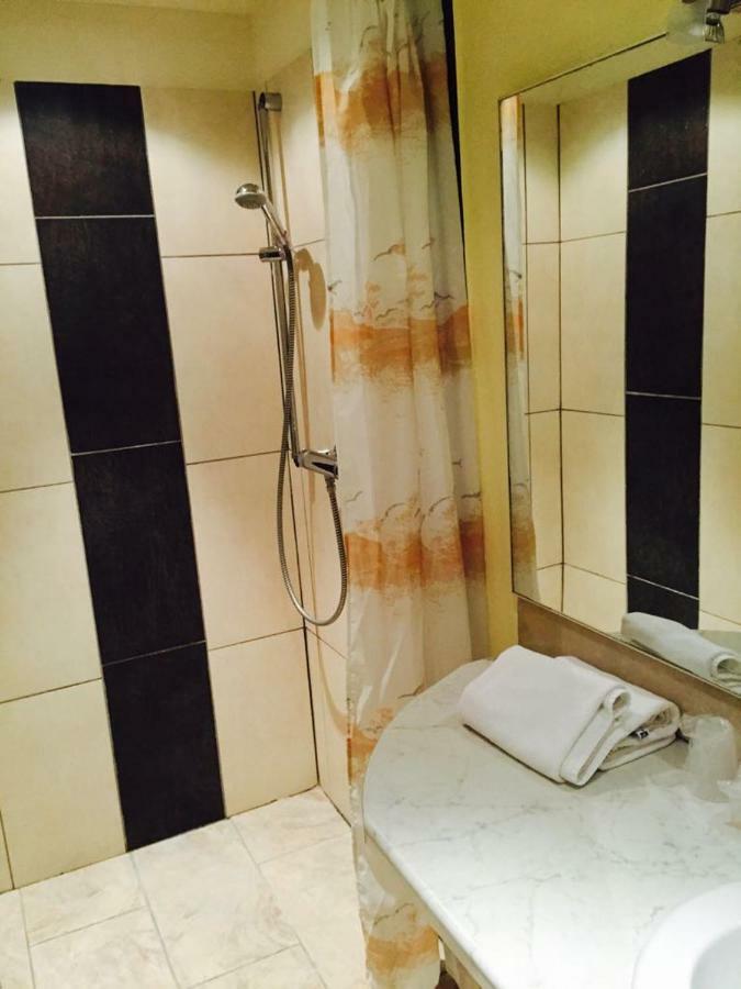 Nordseehotel Benser Hof Am Hafen Бензерзил Екстериор снимка